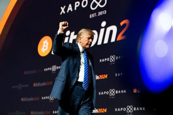 Trump Pledges to Make USA a Crypto Hub if Re-Elected